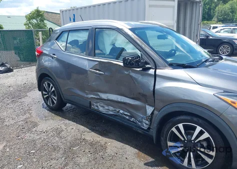 2020 Nissan Kicks Sv Xtronic Cvt z USA, uszkodzony, nr VIN 3N1CP5CVXLL525980